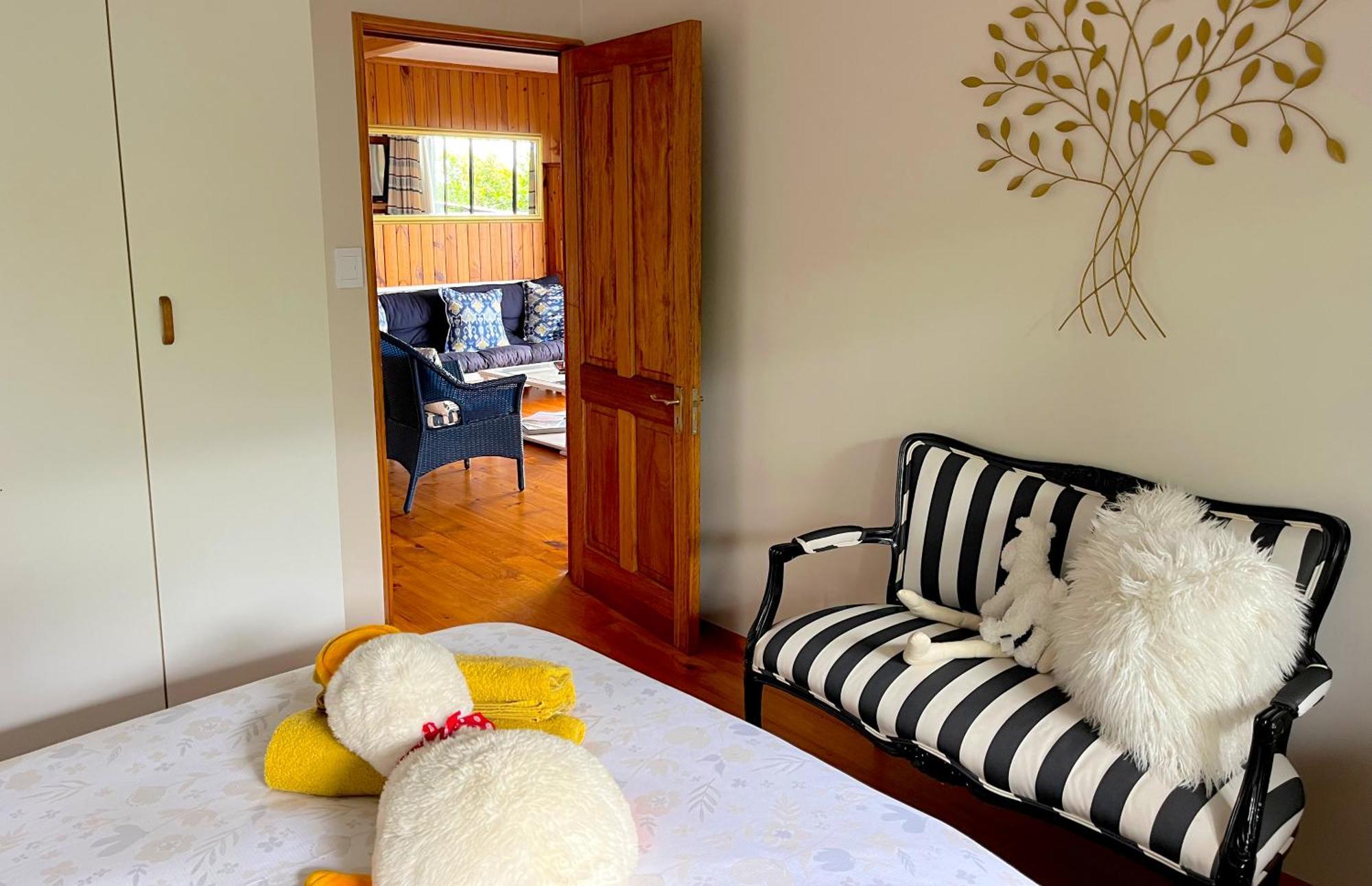 Peaceful Guest Suite With Balcony Views And Garden Setting Brenton-on-Sea Zewnętrze zdjęcie